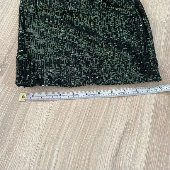 Maggy London Emerald Sequin Jumpsuit Sz 4 - Picture 8 of 9